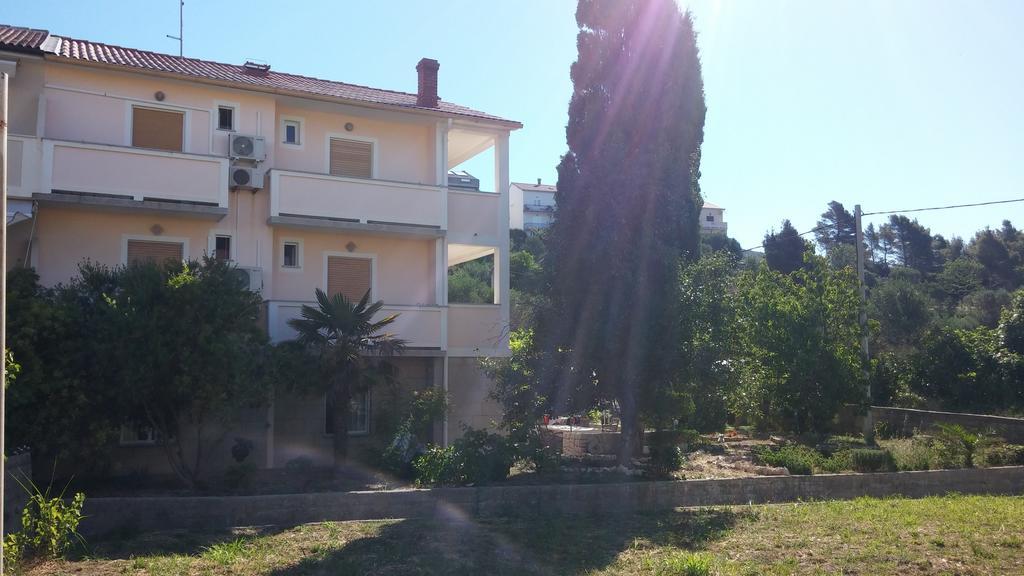 Apartments & Rooms Brna Banjol Exterior foto