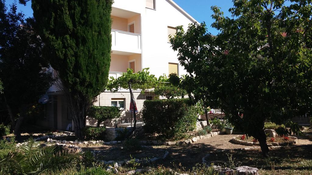 Apartments & Rooms Brna Banjol Exterior foto
