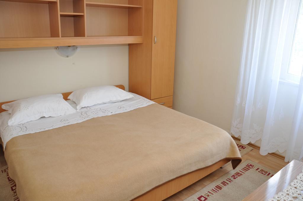 Apartments & Rooms Brna Banjol Quarto foto