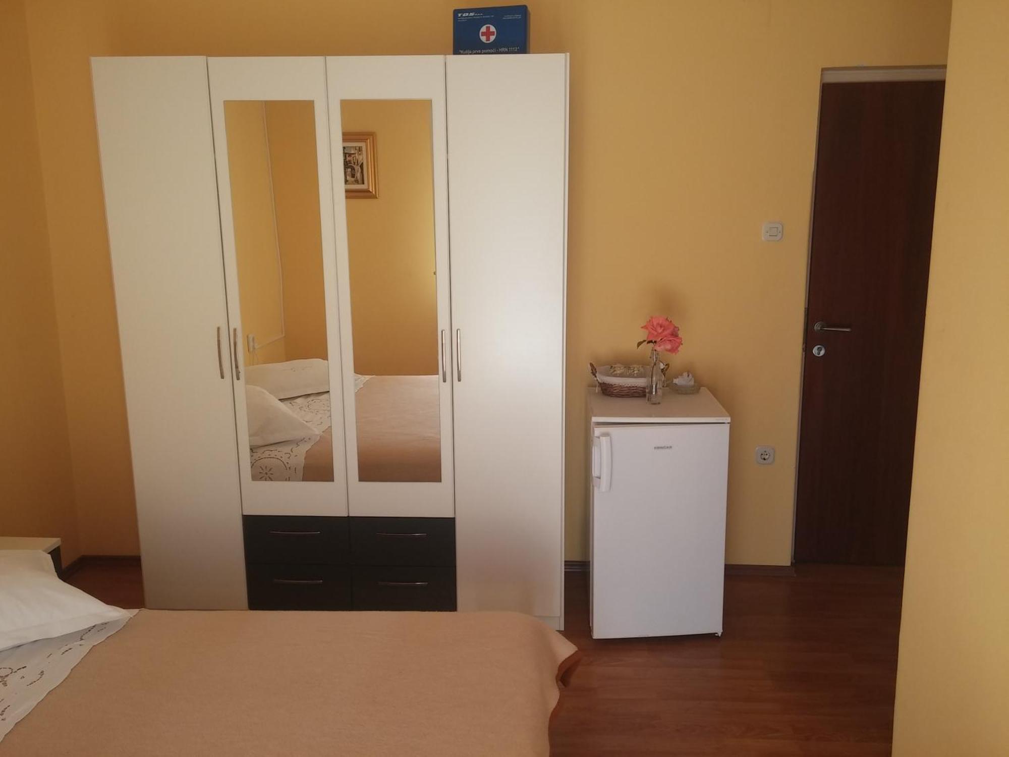 Apartments & Rooms Brna Banjol Exterior foto