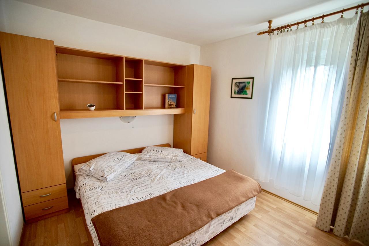 Apartments & Rooms Brna Banjol Exterior foto