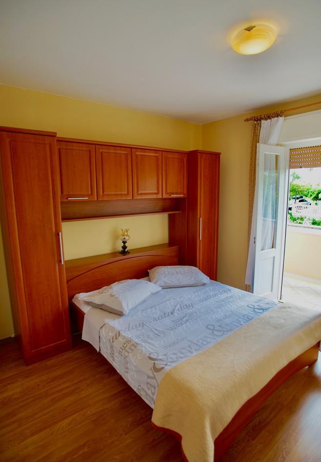 Apartments & Rooms Brna Banjol Exterior foto