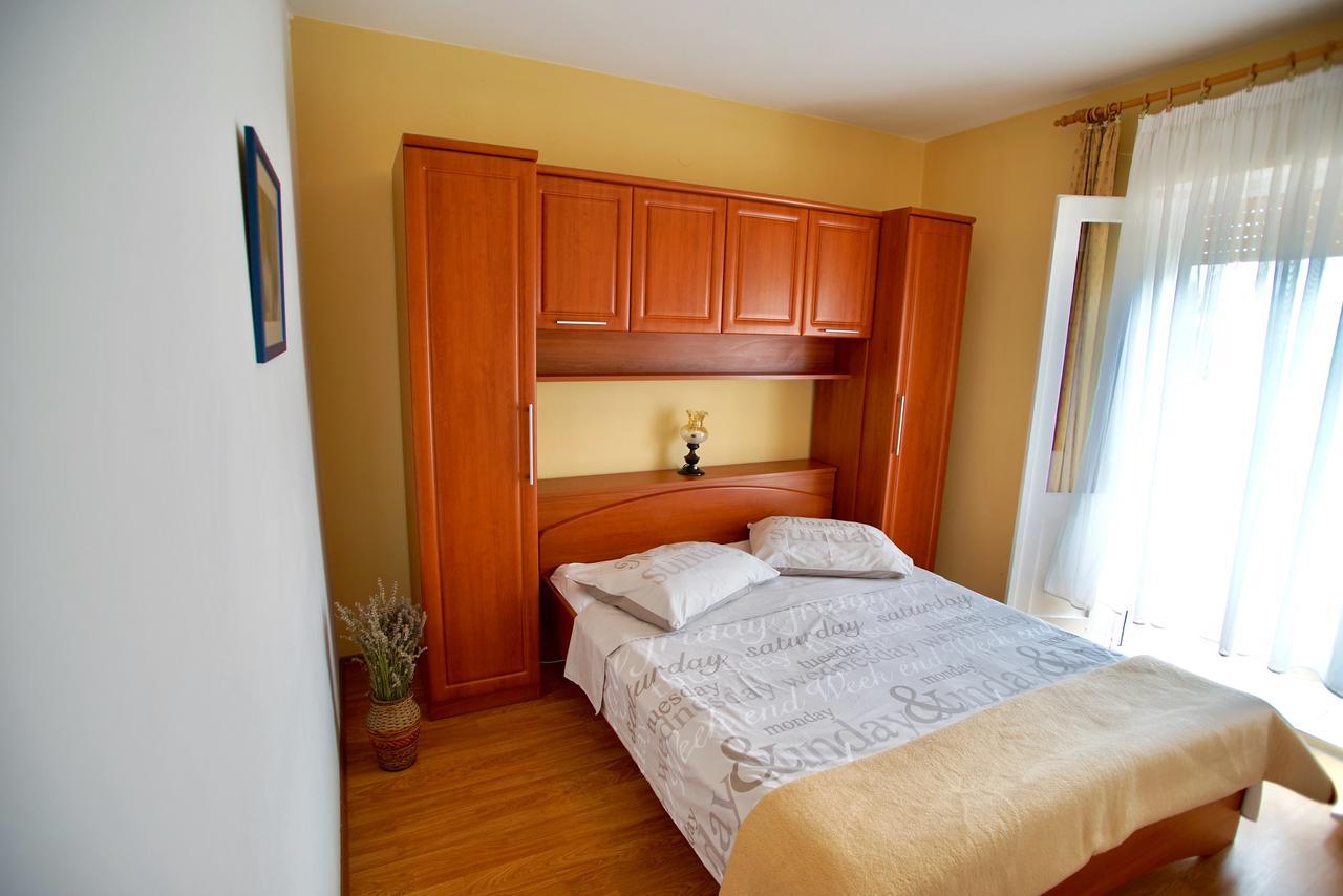 Apartments & Rooms Brna Banjol Exterior foto