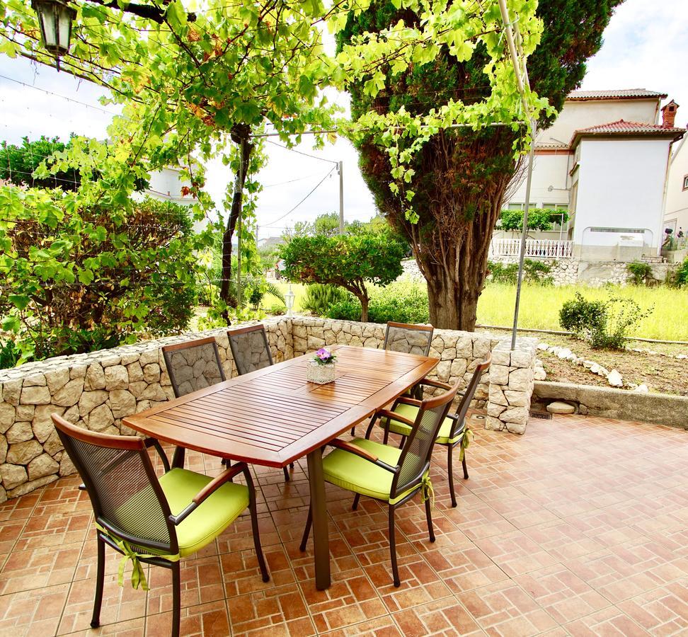 Apartments & Rooms Brna Banjol Exterior foto